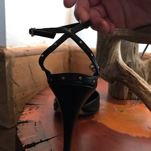 Vintage Gucci Black Leather Pumps - Picture 3 of 5